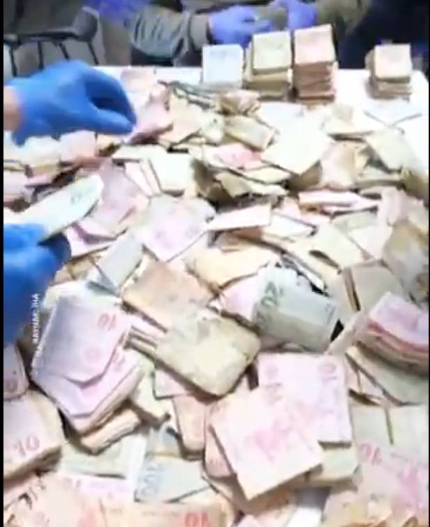 Şaka değil gerçek: Dilencinin üzerinden 8 asgari ücret çıktı 5
