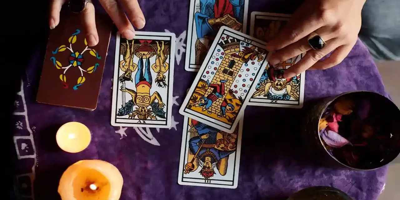 Tarot falı bakan falcıya 863 bin TL ceza kesildi
