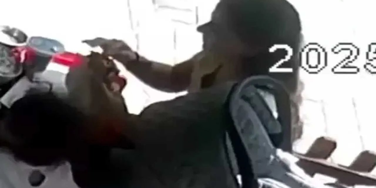 Yemeğini bedavaya getirmek isteyen kadın, saç koparıp yemeğine koydu