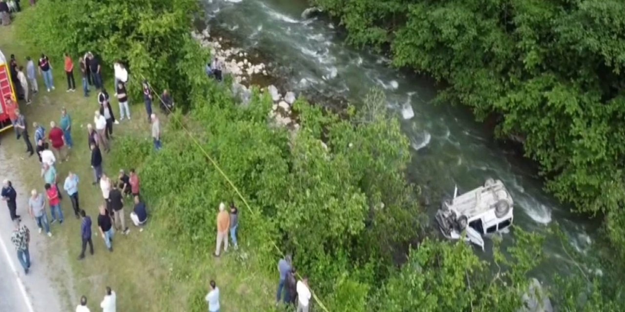 Trabzon'da feci trafik kazası: Karı koca hayatını kaybetti