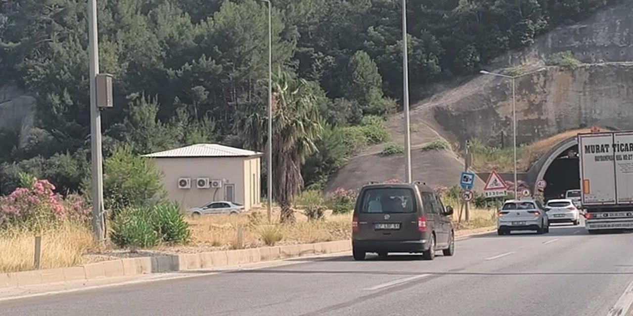 Antalya'da trafik kazası: 2 kişi hayatını kaybetti