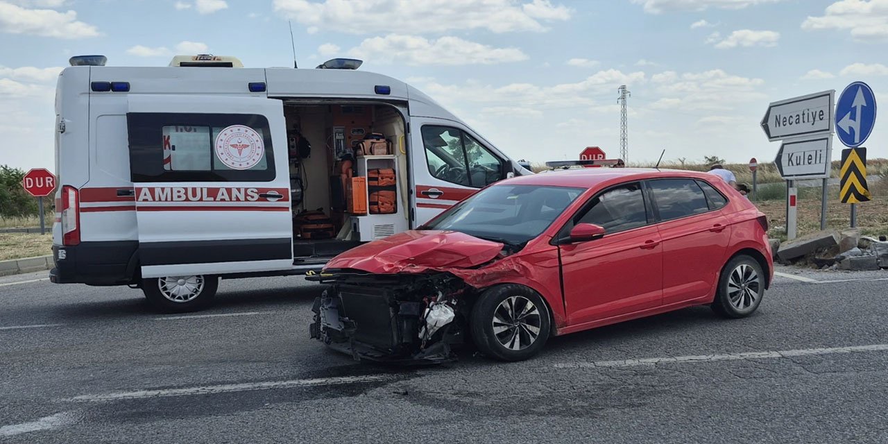 Edirne'de iki otomobil çarpıştı: 3 kişi yaralandı