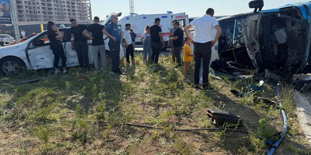 Ankara'da otomobil ile dolmuş çarpıştı: Çok sayıda yaralı var