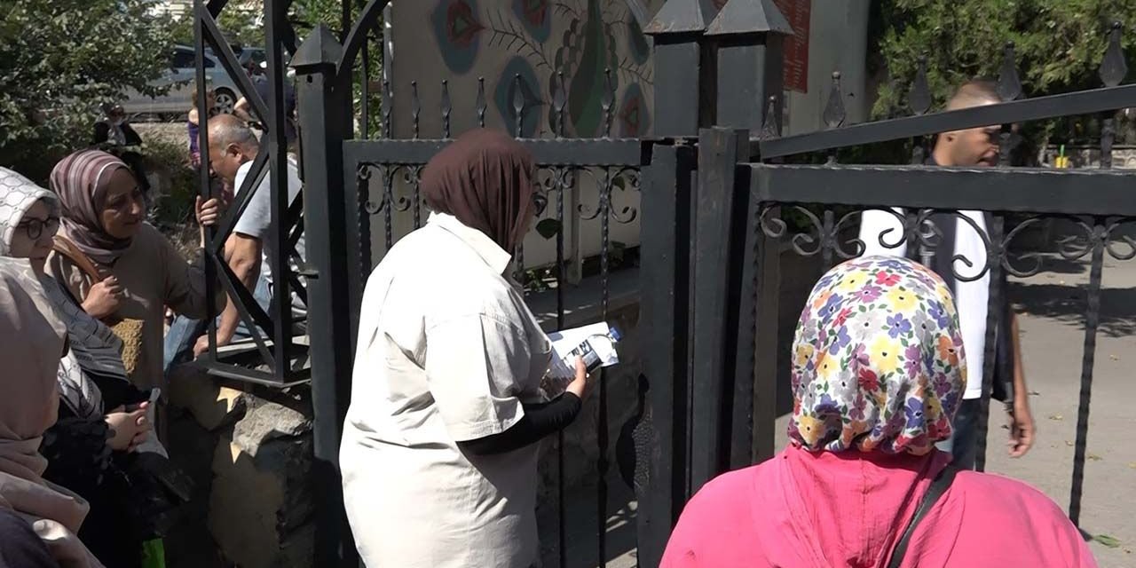 Sınava 1 saat erken gelen 2 aday sınava giremedi