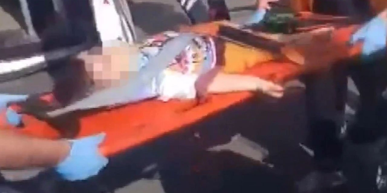 Anne ile bebeğine otomobil çarptı: Bebek kurtarılamadı