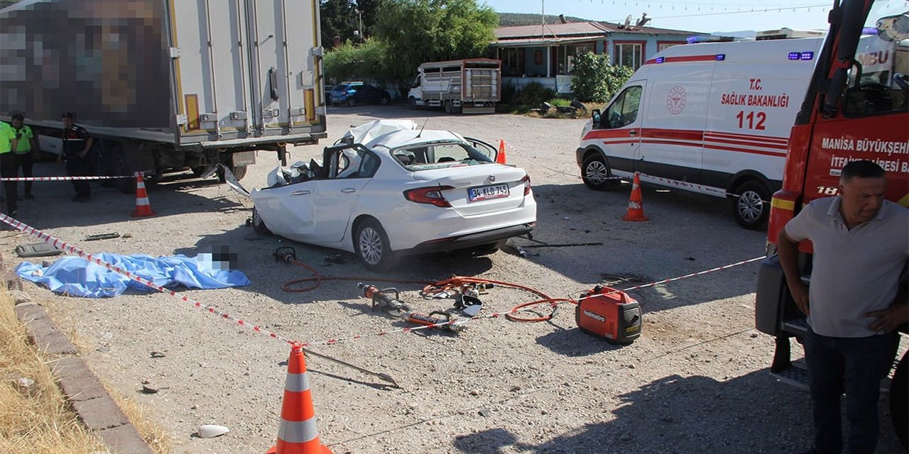 Manisa'da gerçekleşen kazada baba ve 3 çocuğu hayatını kaybetti