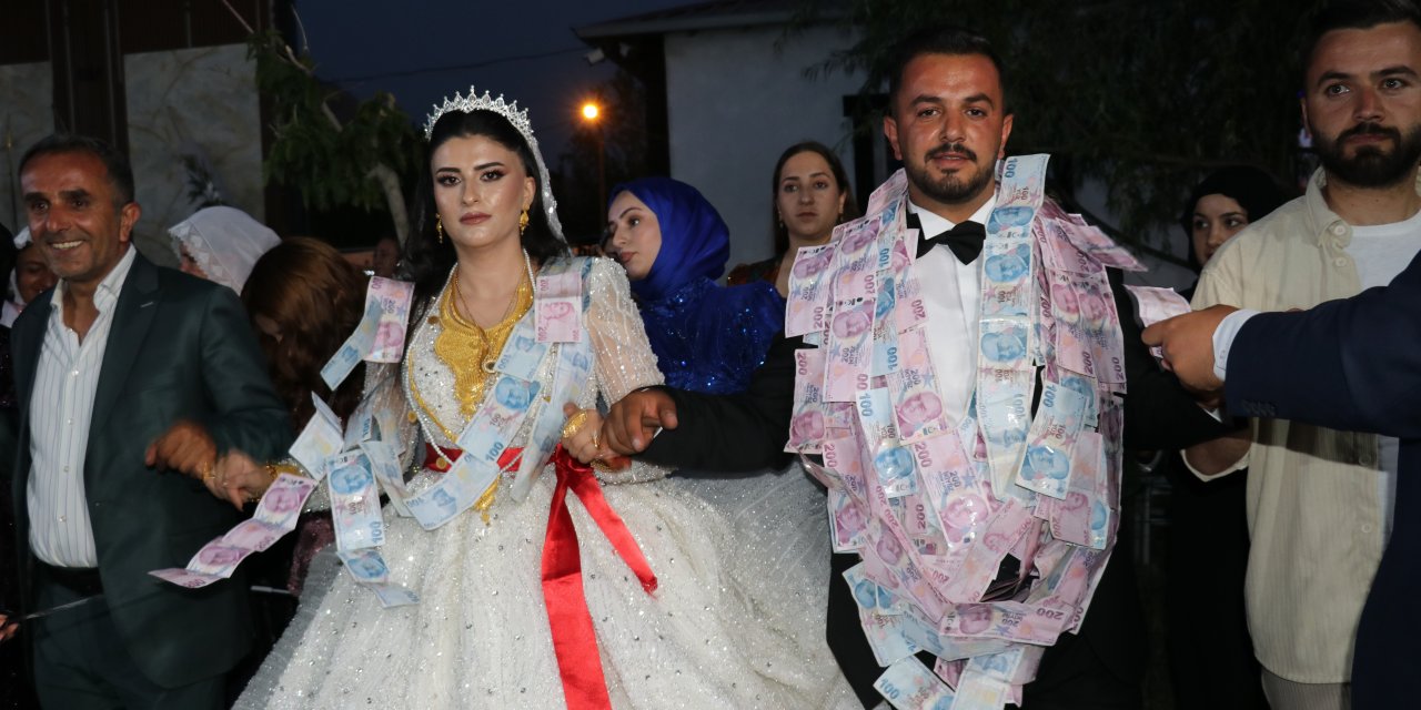 Aşiret düğününde 15 milyon TL takı takıldı