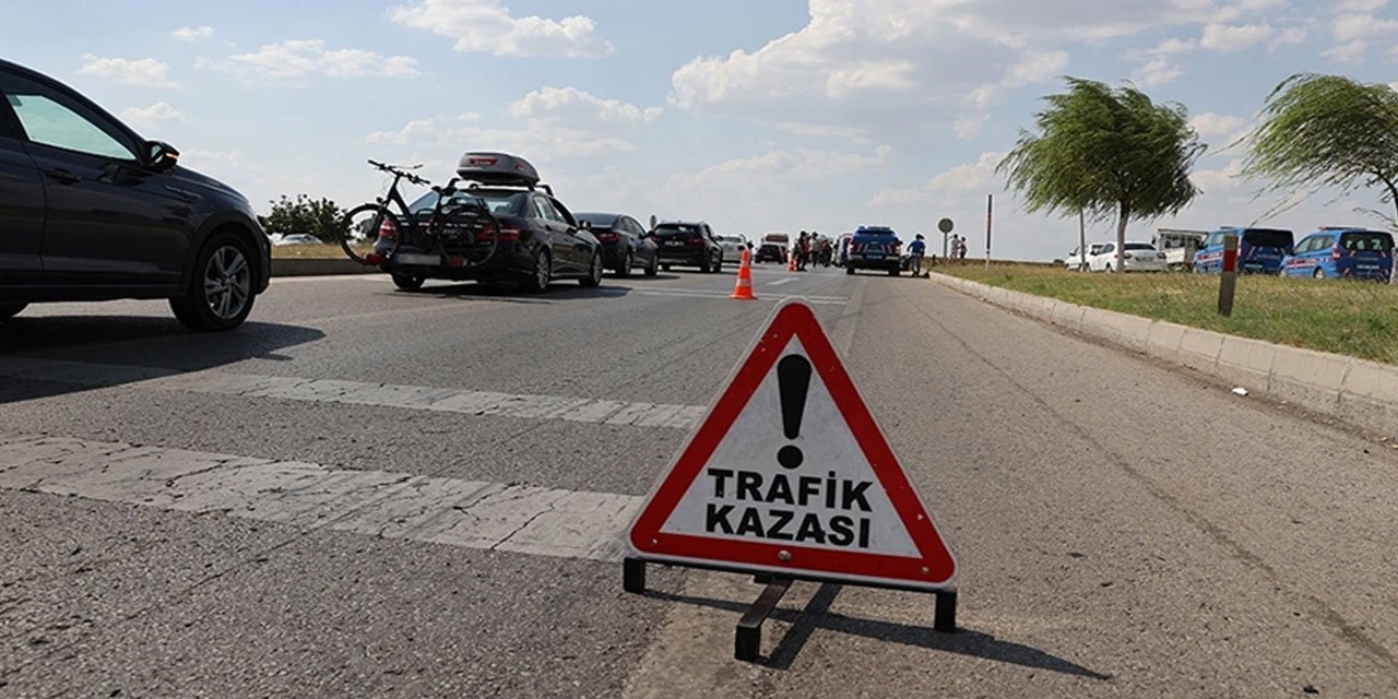 Uşak'ta feci trafik kazası: Baba ile kızı hayatını kaybetti