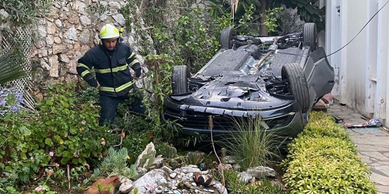 Muğla'da otomobil evin bahçesine uçtu: Ölü ve yaralılar var
