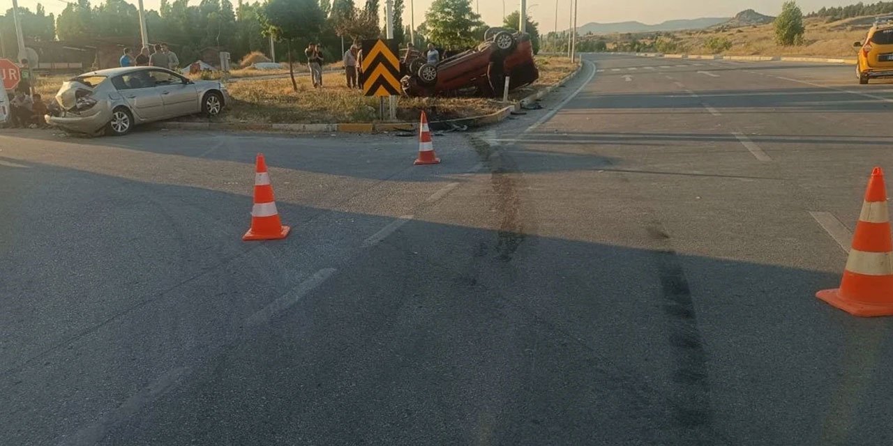 Afyonkarahisar'da feci kaza: Çok sayıda kişi yaralandı