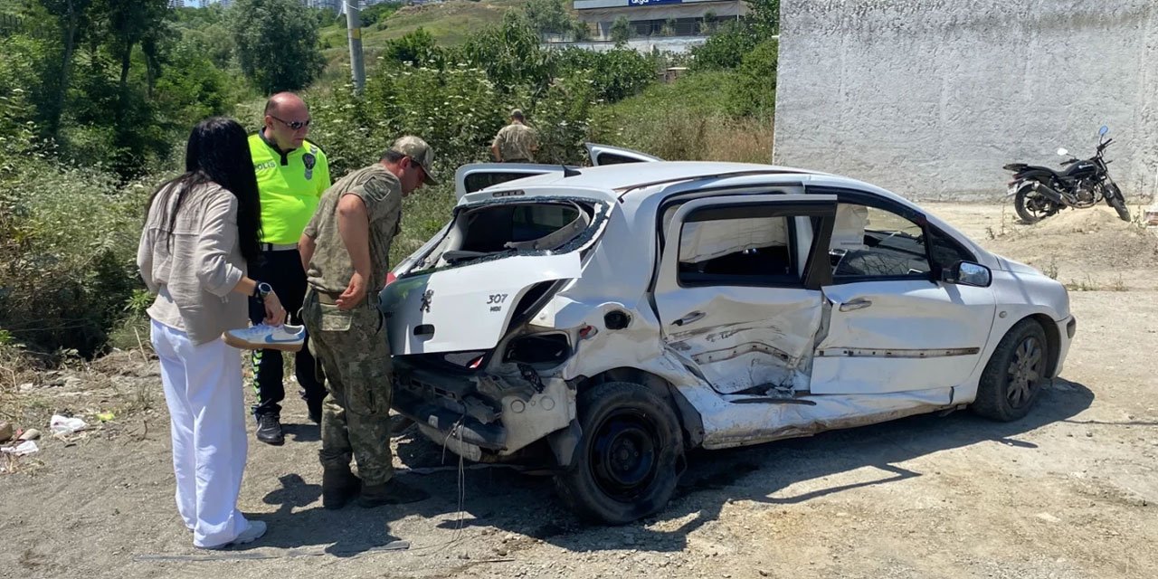 Samsun'da polis aracıyla otomobil çarpıştı: 2 polis 1 asker yaralandı