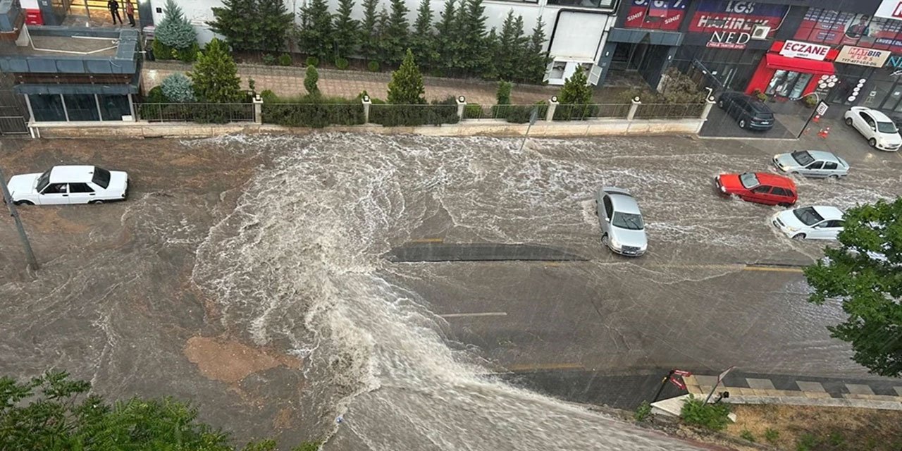 Ankara'da sağanak yağış sele neden oldu: Vali'den açıklama geldi