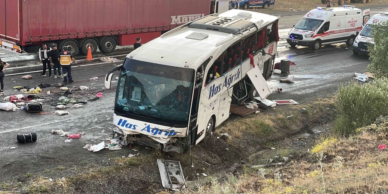 Sivas'taki otobüs kazasında 3 ölü 24 yaralı