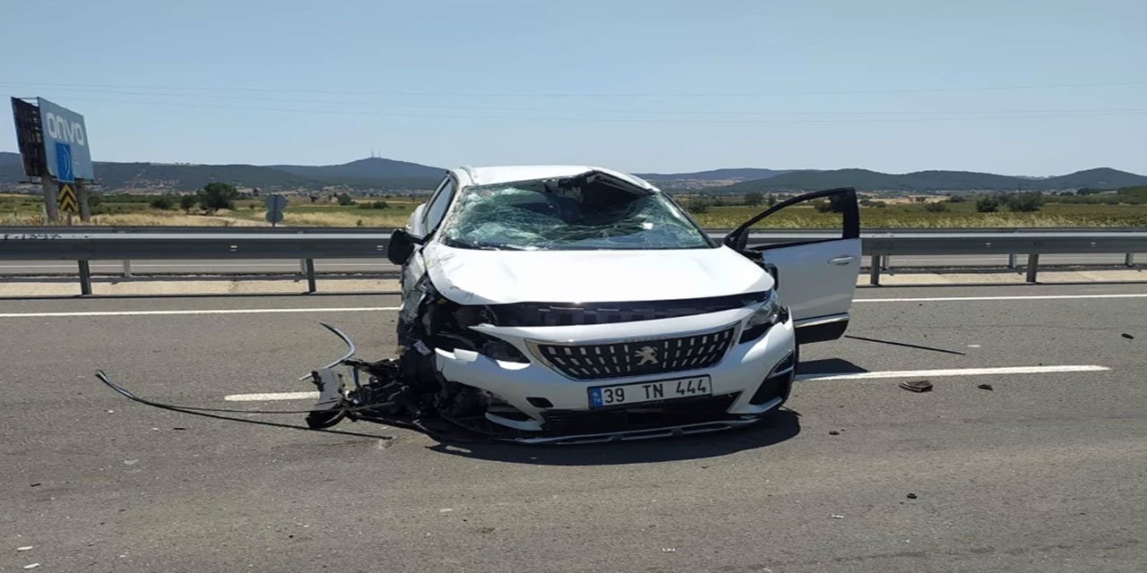Edirne'de otomobil radar aracına çarptı: 2 yaralı