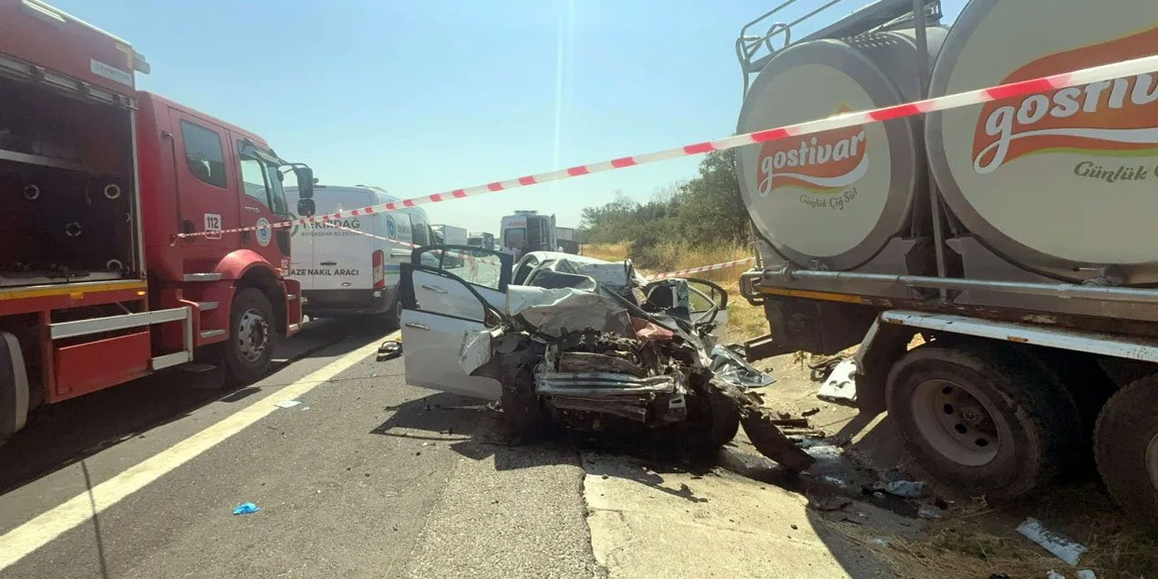 Tekirdağ'da kamyon ile otomobil çarpıştı: 4 kişi hayatını kaybetti