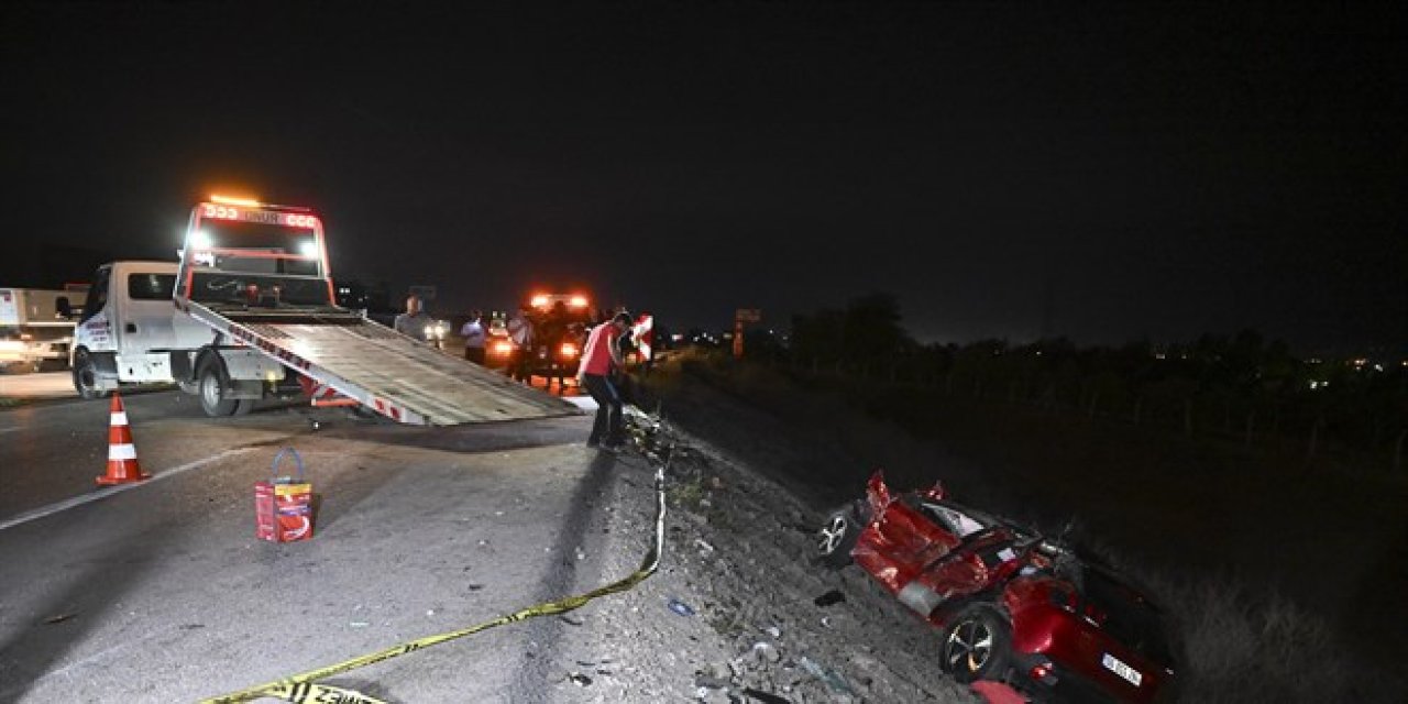 Ankara'da iki araç kafa kafaya çarpıştı: 3 ölü 2 yaralı