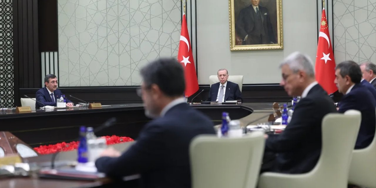 Kabine toplanıyor: Terörsüz Türkiye, orman yangınları ve maaş zamları