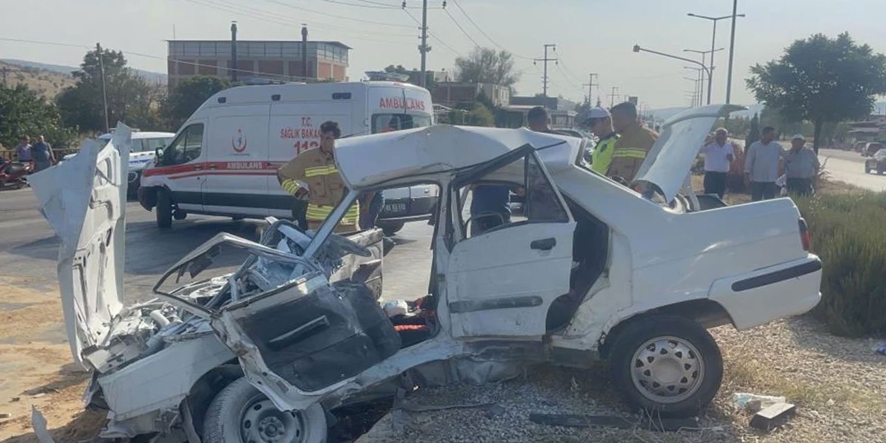 Manisa'da trafik kazası: Karı koca hayatını kaybetti