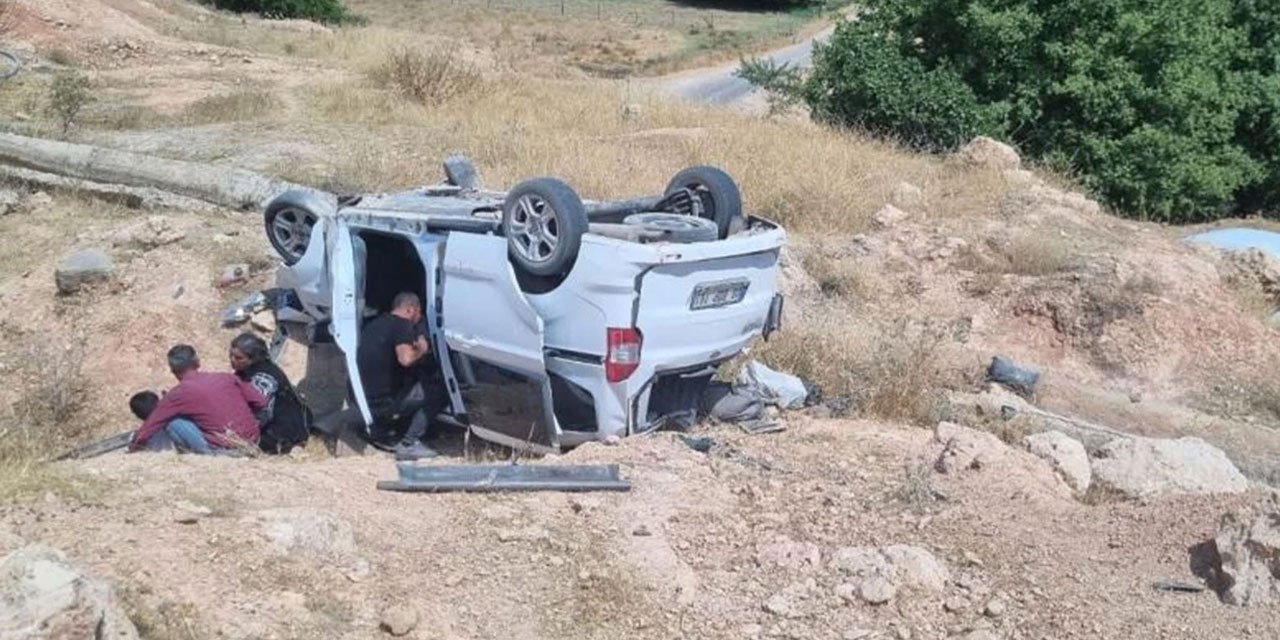 Siirt'te hafif ticari araç şarampole yuvarlandı: Çok sayıda yaralı var