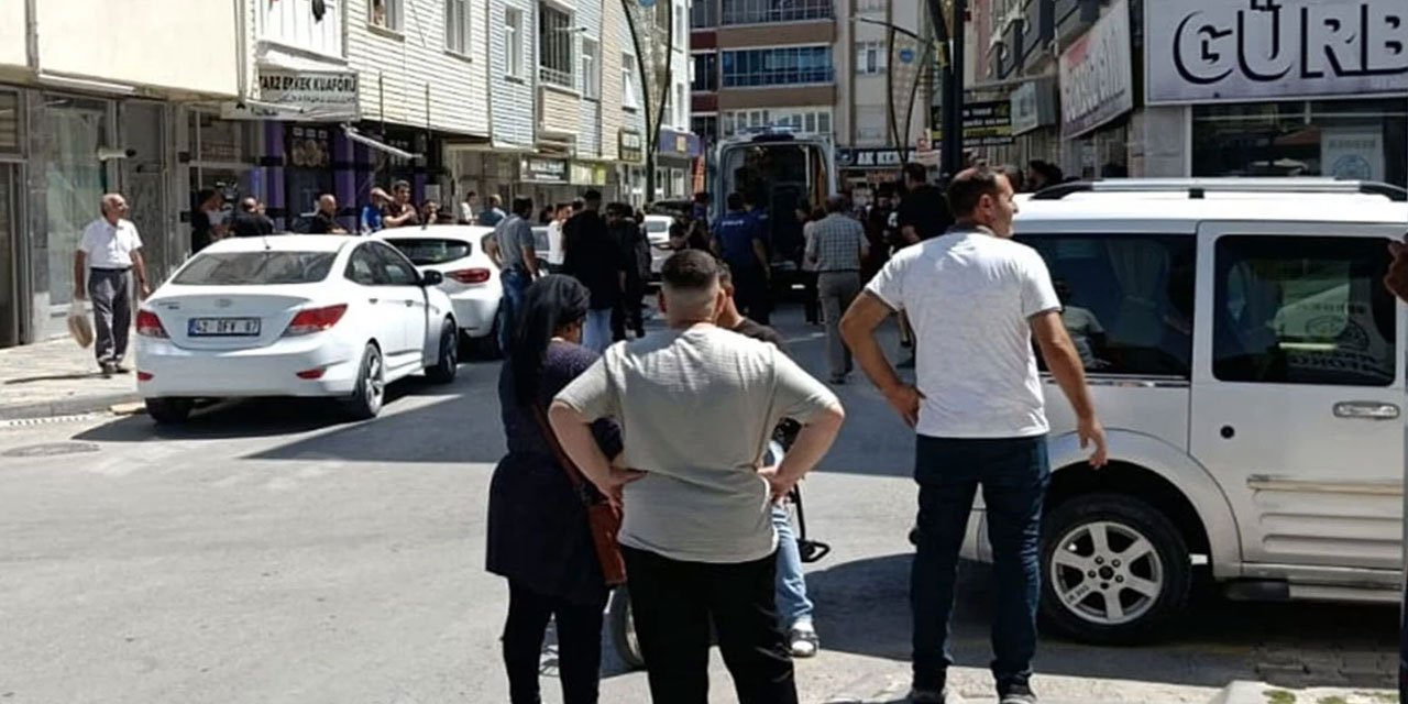 Konya'da kaldırımda yürüyen 2 kişi bıçaklandı