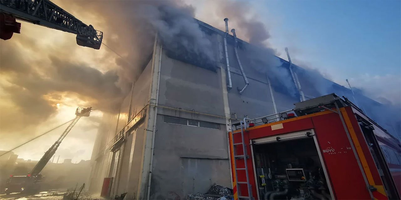 Esenyurt'ta bir depoda büyük yangın çıktı