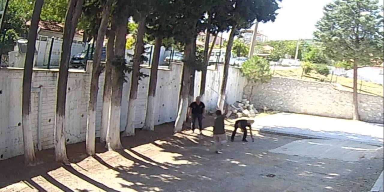Belediye başkanı, sopa ile 2 zabıta memurunu dövdü