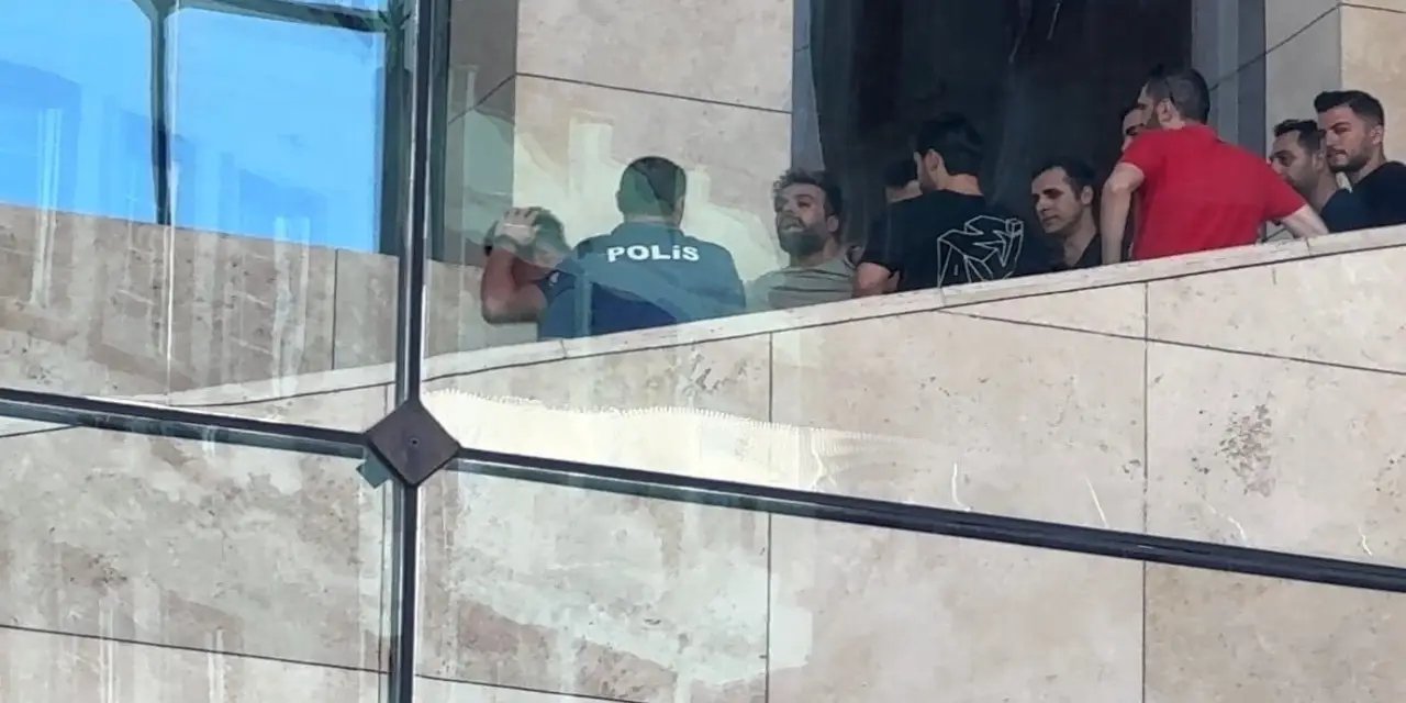 İstiklal Caddesi'nde intihar girişimi
