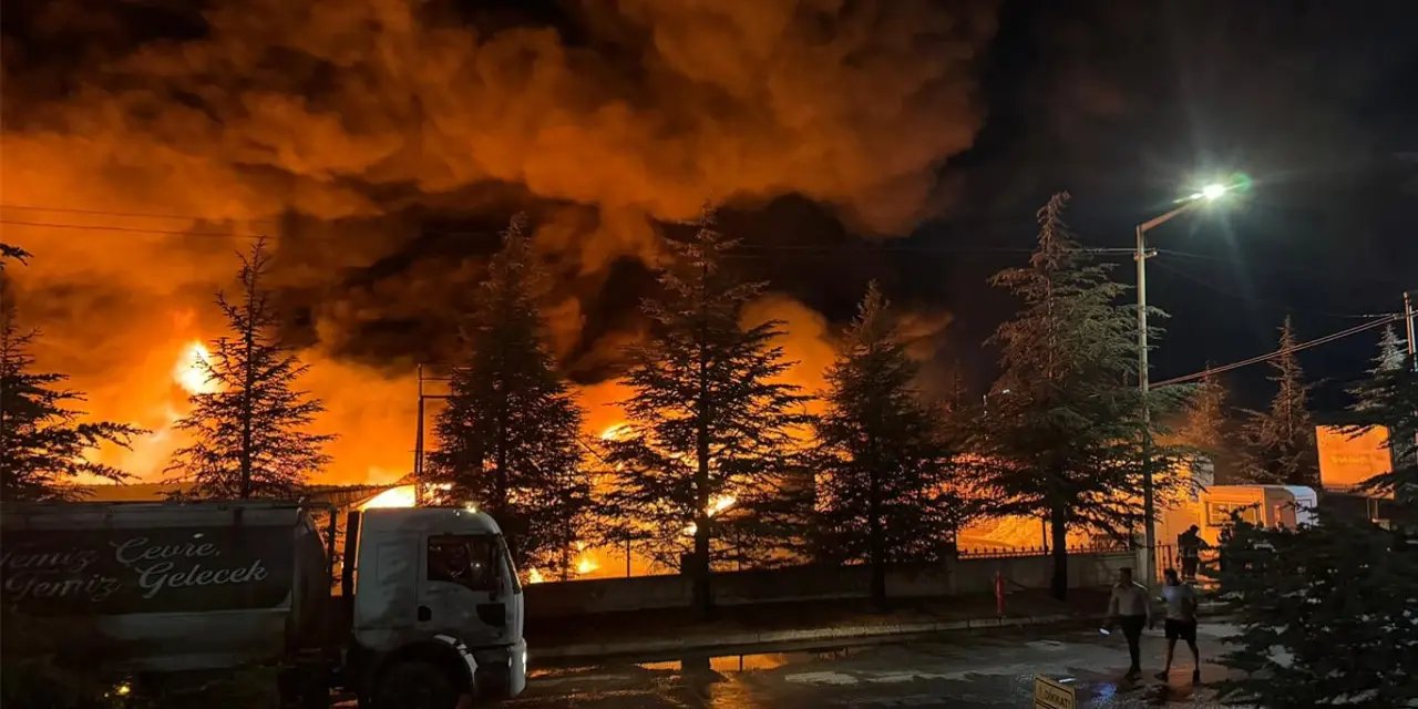 Niğde'de fabrikada büyük yangın çıktı
