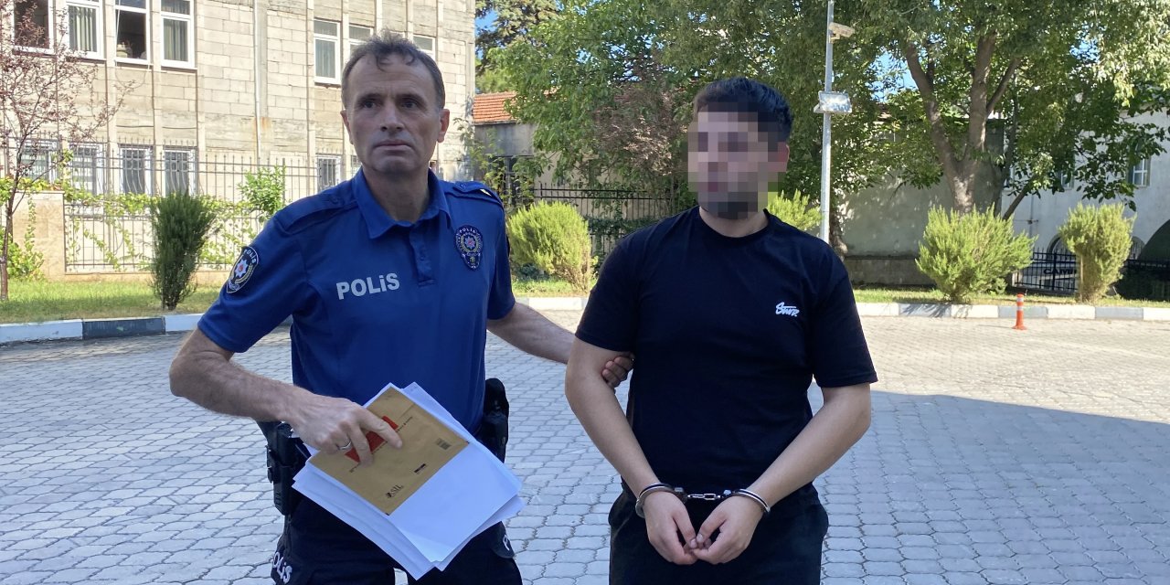 Biri teğmen iki kişi, eğlence mekanında bir kişiden dayak yedi