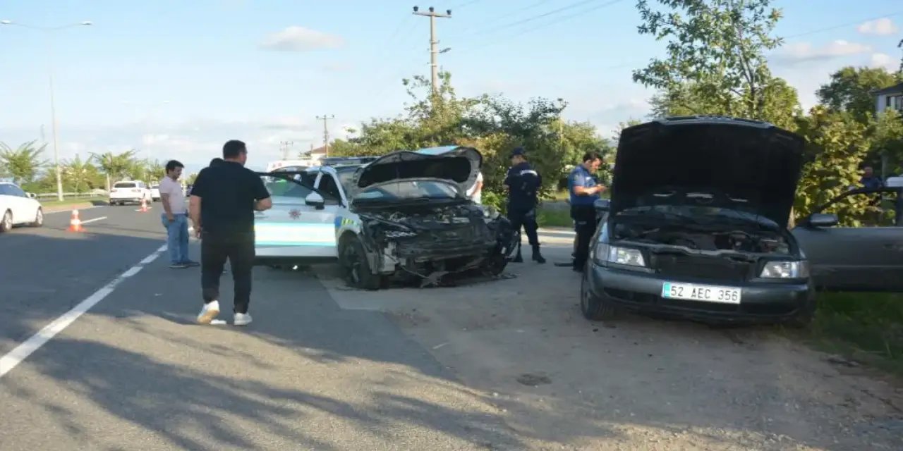 Ordu'da polis aracıyla otomobil çarpıştı: 3 kişi yaralandı