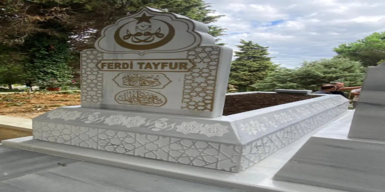 Devlet Bahçeli Ferdi Tayfur'un kabrini yaptırdı