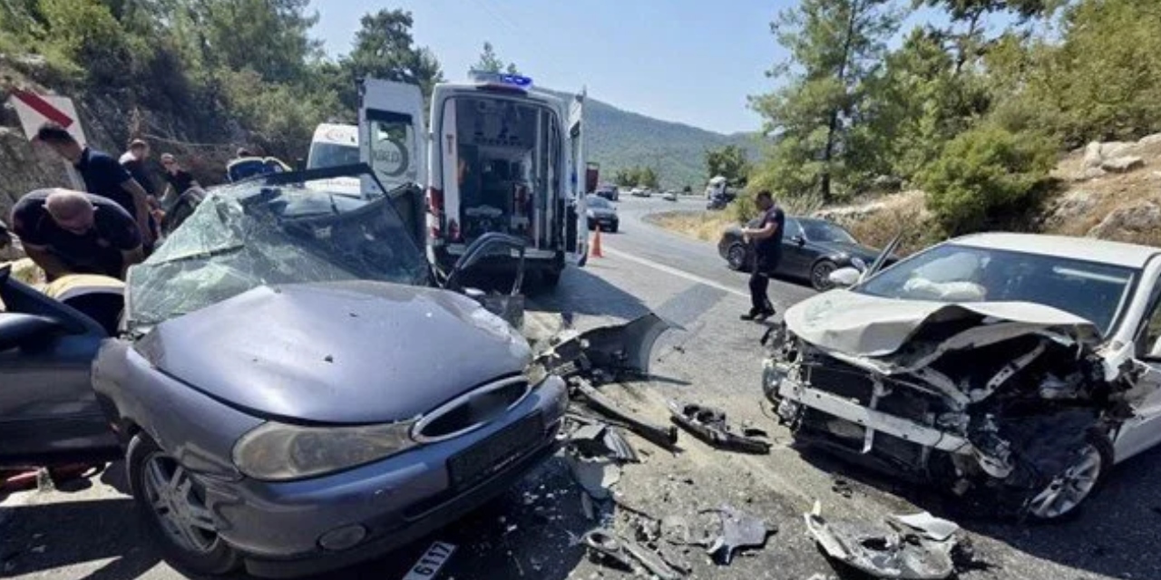 Antalya'dan son dakika: Trafik kazasında 8 kişi yaralandı