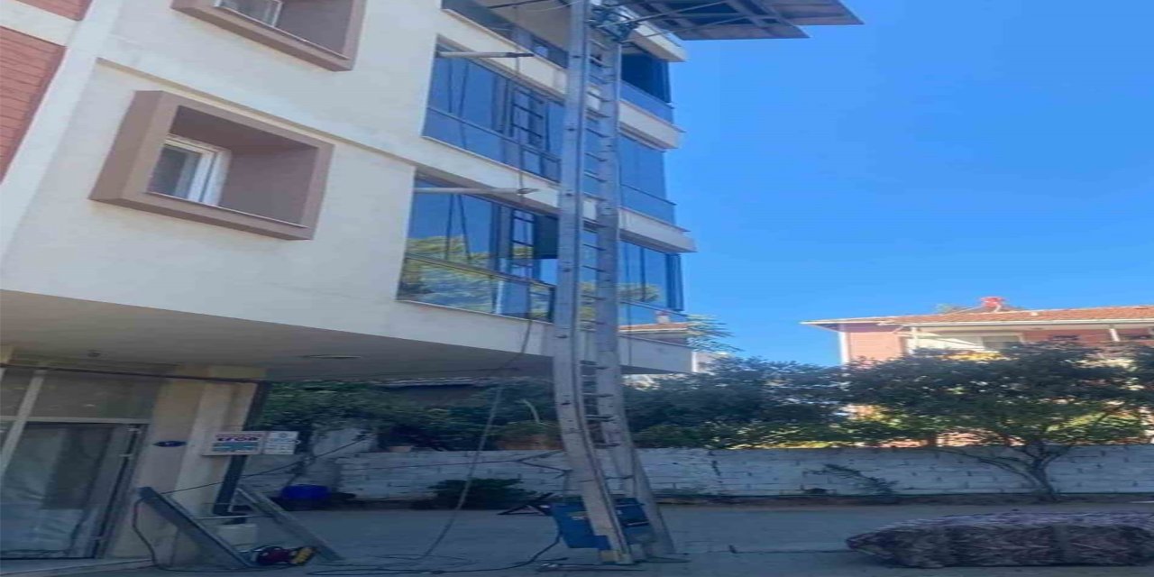 9 yaşındaki Ebrar nakliye asansöründen düşen koltuğun altında kalarak hayatını kaybetti