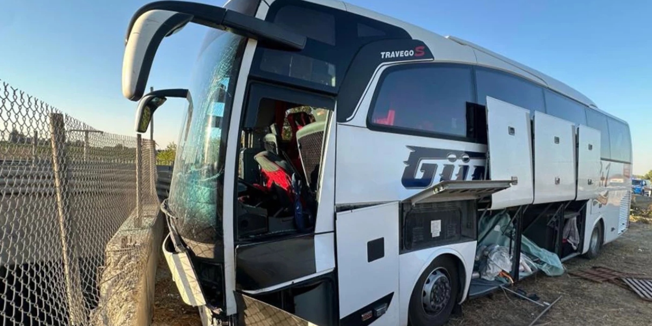 Mersin'de yolcu otobüsü refüje girdi: 13 kişi yaralandı