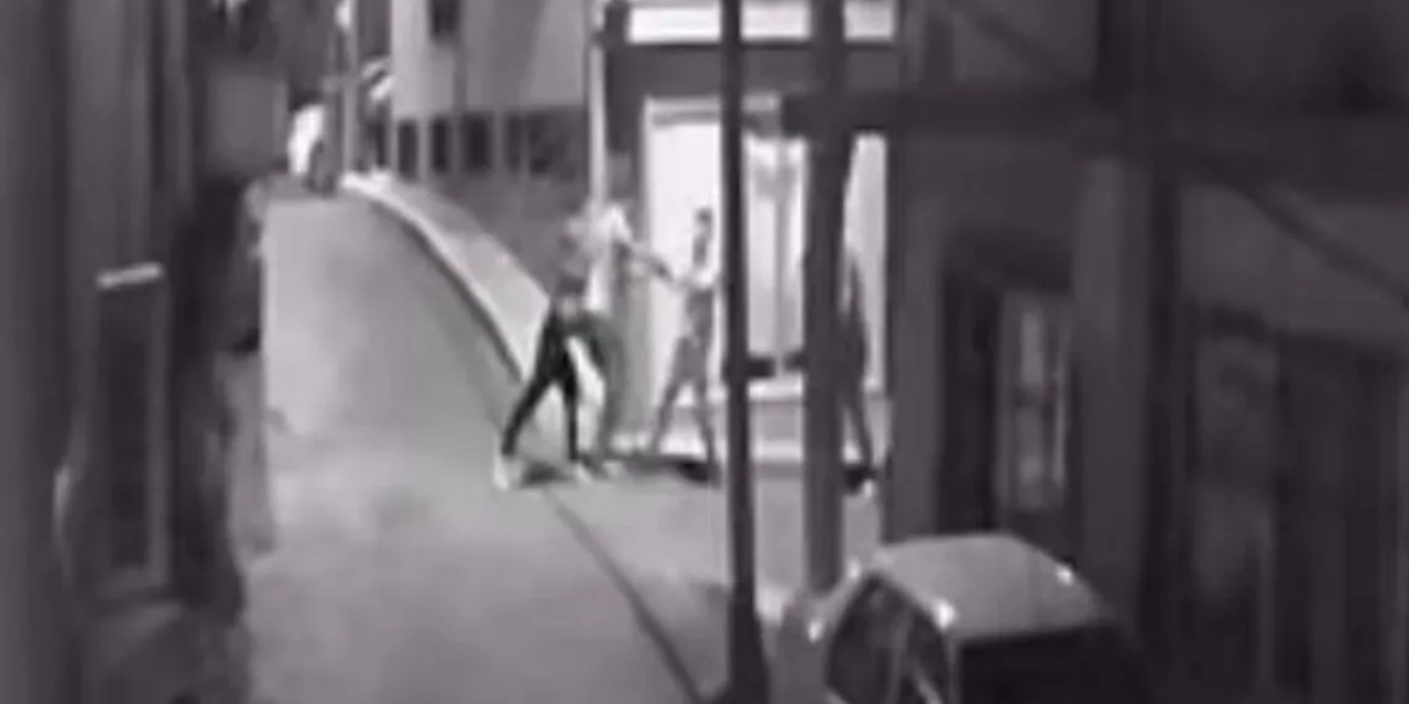 İzmir’de bıçaklı kavga: 1 kişi hayatını kaybetti