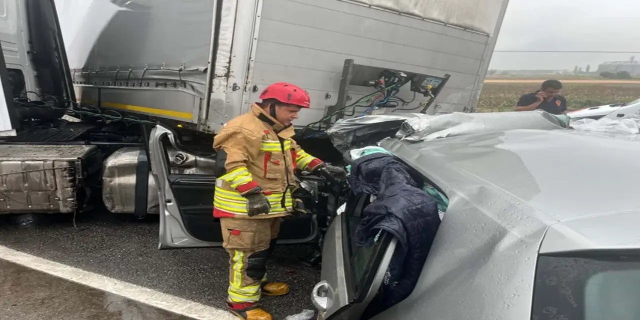 Manisa'da zincirleme kaza: 1 ölü 3 yaralı