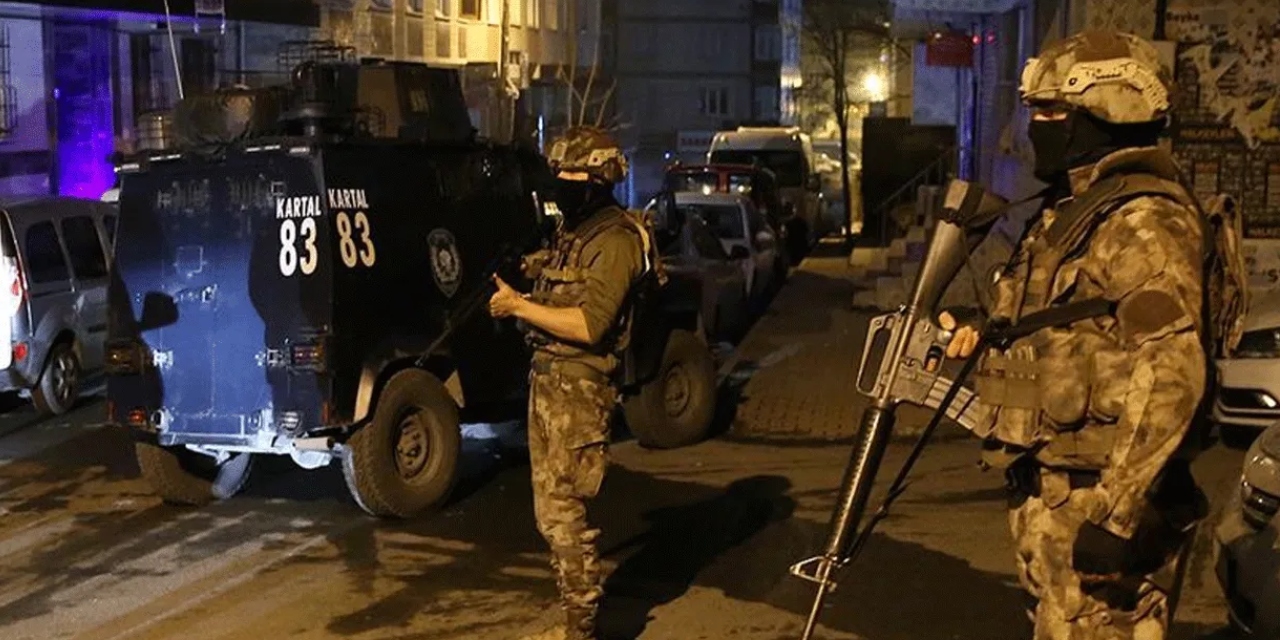 İstanbul'da şafak operasyonu: DHKP/C'li 12 terörist yakalandı