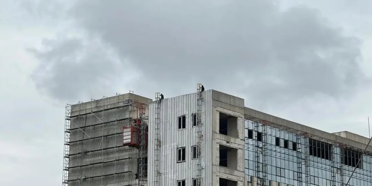 Samsun'da işçilerden eylem: İnşaatın çatısına çıktılar