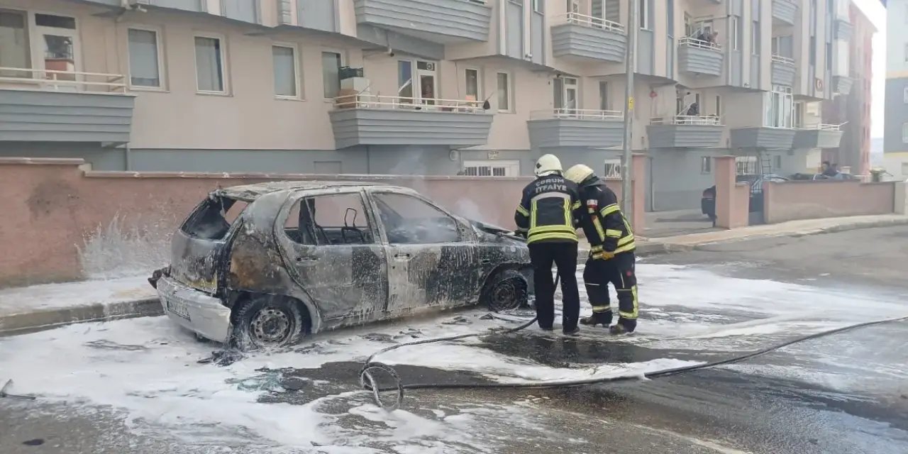 Çorum'da bir kadın eşinin arabasını ateşe verdi