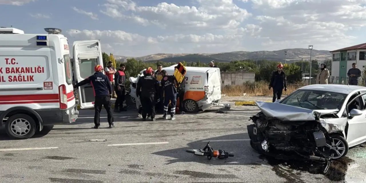 Sivas'ta zincirleme kaza: Ölü ve yaralılar var