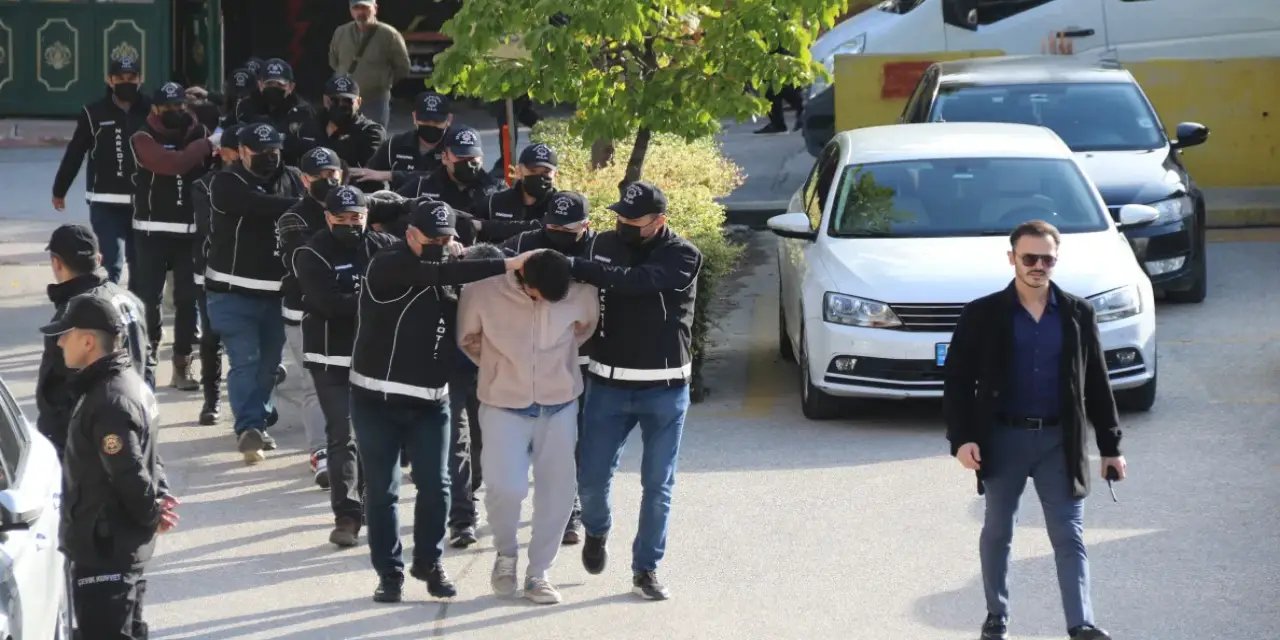 Eskişehir'de uyuşturucu operasyonu: 8 kişi tutuklandı