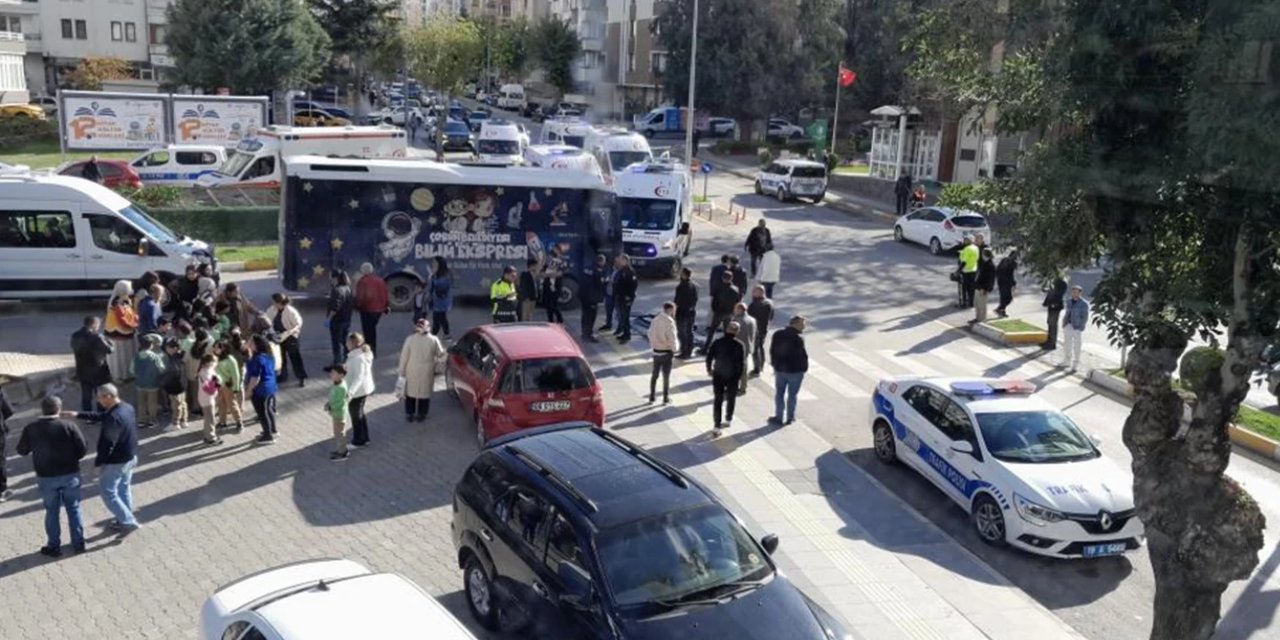 Belediye otobüsüyle kamyon çarpıştı: 22 öğrenci yaralandı