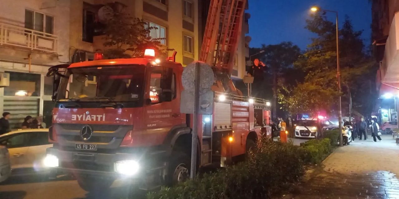 Manisa'da karısıyla tartışan şahıs evi yaktı