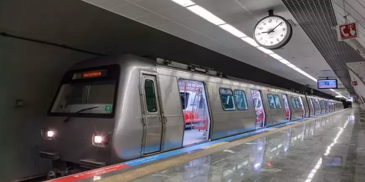 İstanbul'da bir kişi metro raylarına atladı