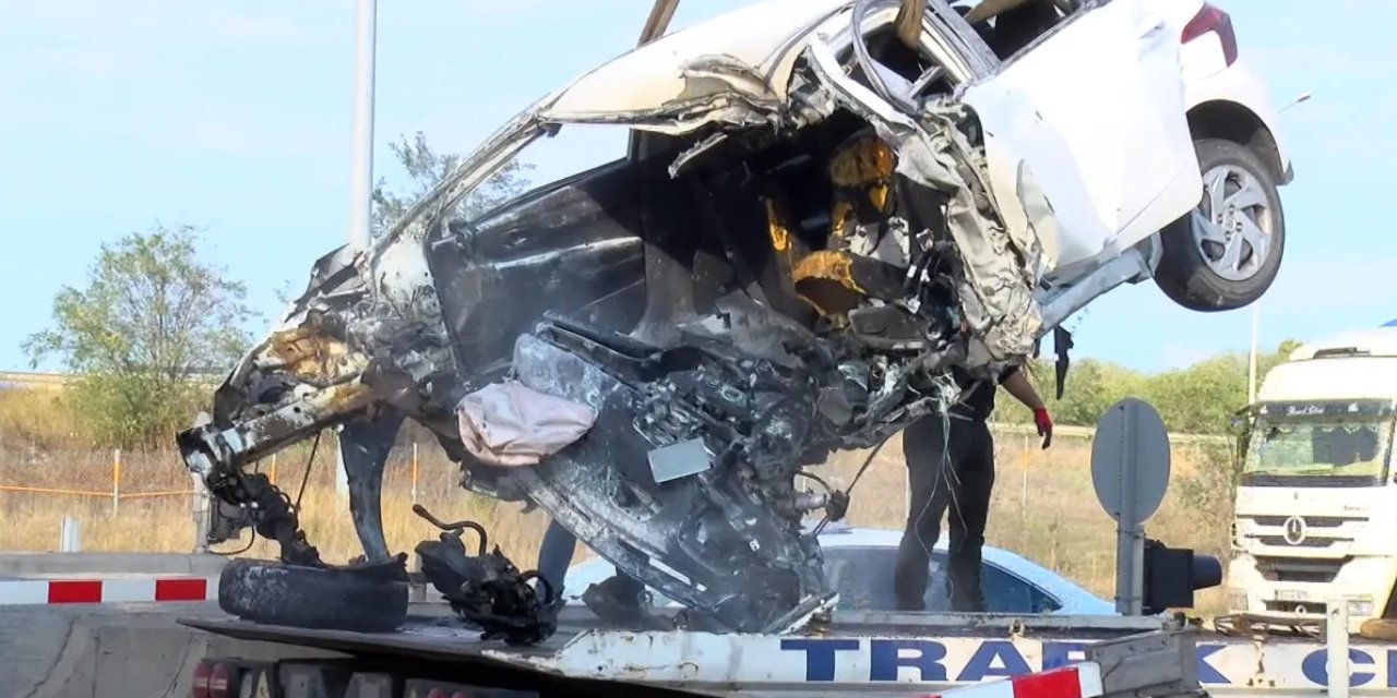 İstanbul'da otomobil gişe bariyerine çarptı: Sürücü hayatını kaybetti