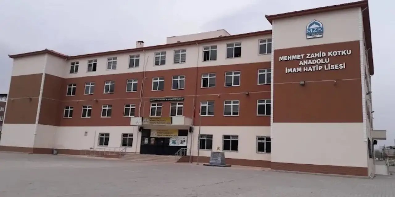 Bursa'da lisede gasp: Müdür yardımcısının burnu kırıldı
