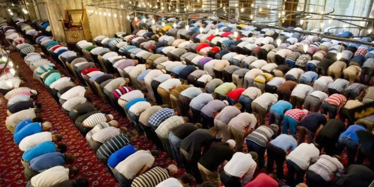 İstanbul'da lise öğrencilerine Cuma Namazı izni verilecek