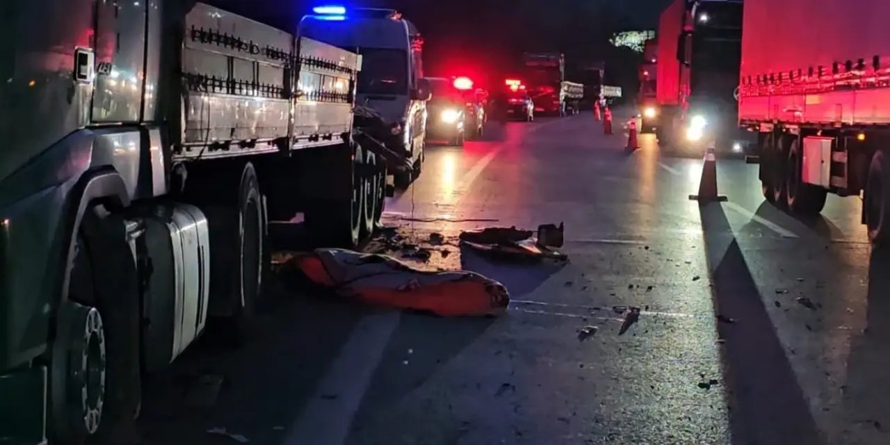 Sakarya'da tır şoförü feci şekilde hayatını kaybetti