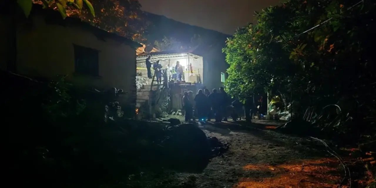 İzmir'de bir baba oğlunu öldürdü, eşini ise ağır yaraladı