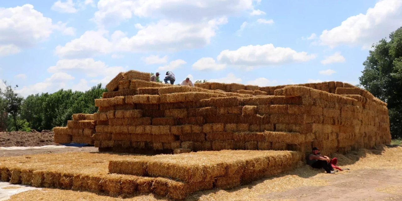 Burdur'da saman balyalarının altında kalan çiftçi hayatını kaybetti
